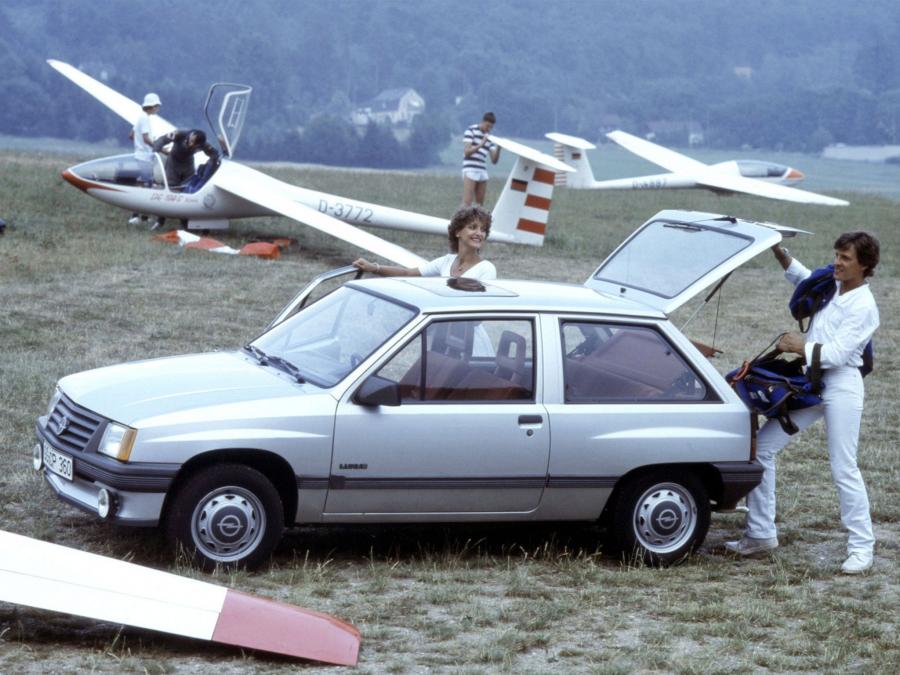 Opel Corsa 1982 года  (фото 6 из 12)